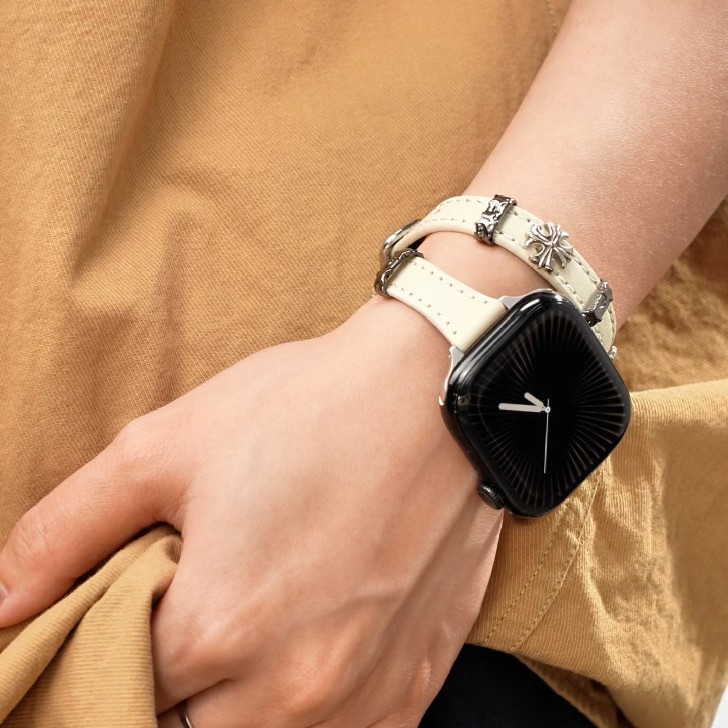 Vintage Cross Rivet Double Tour Bracelet